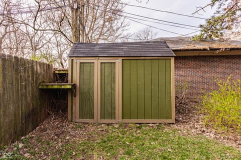 Yard at 325 E 37th Street, Indianapolis, IN