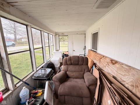 Bonus room at 1004 N Washington Street, Bicknell, IN
