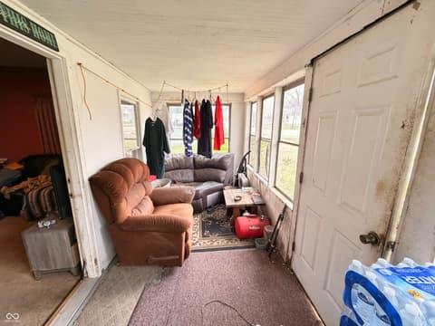 Bonus room at 1004 N Washington Street, Bicknell, IN