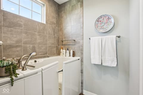 Photo of 2498 Stonehaven Way, Avon, IN