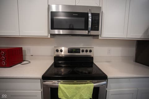 Kitchen at 10048 Falls Canyon Lane, Indianapolis, IN