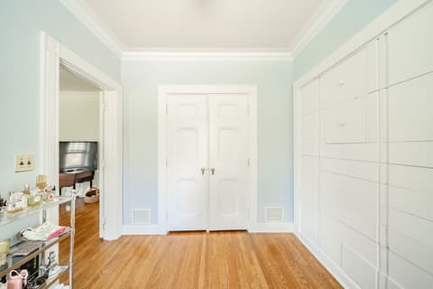 Walk In Closets — 1 Whitehall Place, Anderson, IN