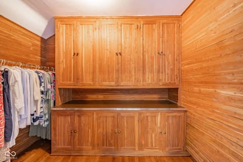 Walk In Closets — 1 Whitehall Place, Anderson, IN