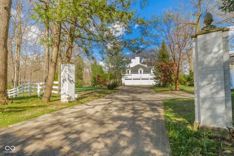 Garage at 1 Whitehall Place, Anderson, IN