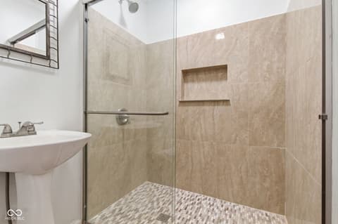 Photo of 2627 Fox Valley Place, Indianapolis, IN