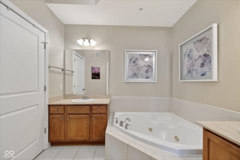Photo of 355 E Ohio Street, Indianapolis, IN