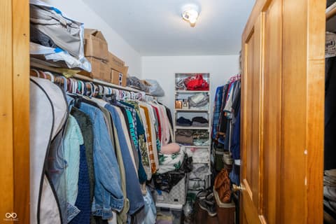 Walk In Closets — 3901 N 350 W, Lebanon, IN