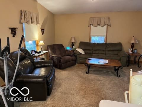 Living room at 1010 Louise Court, Seymour, IN