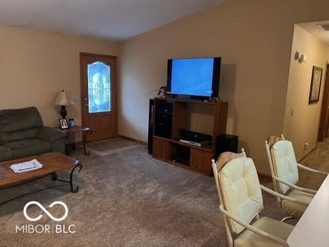 Living room at 1010 Louise Court, Seymour, IN