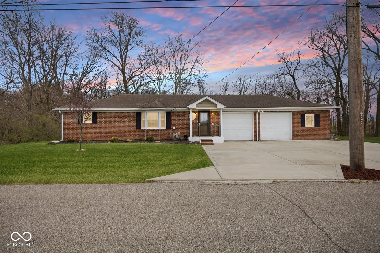 Front exterior at 1812 S Clark Road, Shelbyville, IN