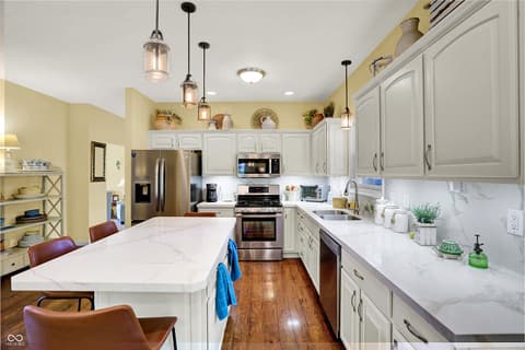 Photo of 224 W Stoney Trail, Greenfield, IN