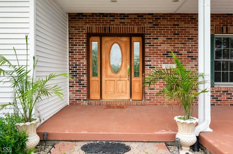Foyer at 15411 N State Road 9, Hope, IN