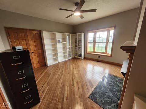 Den — 15411 N State Road 9, Hope, IN