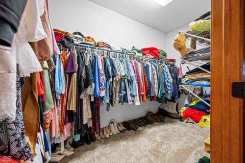 Walk In Closets — 15411 N State Road 9, Hope, IN