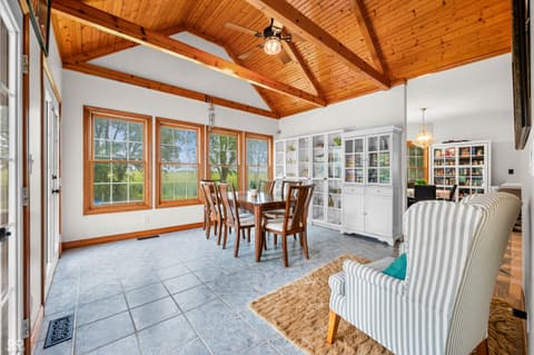 Bonus room at 15411 N State Road 9, Hope, IN