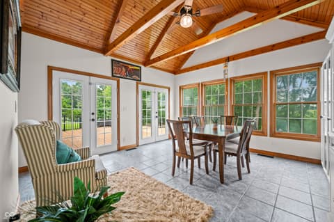 Bonus room at 15411 N State Road 9, Hope, IN