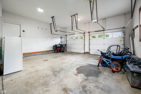 Garage at 15411 N State Road 9, Hope, IN