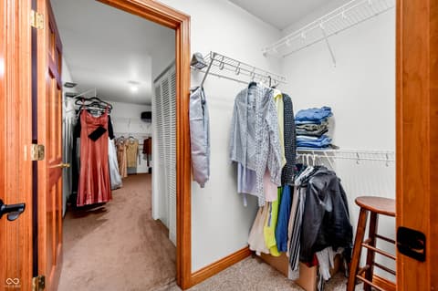 Walk In Closets — 15411 N State Road 9, Hope, IN
