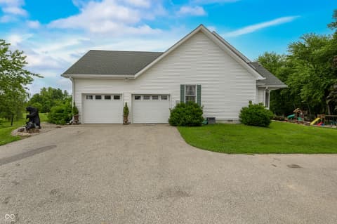 Side exterior at 15411 N State Road 9, Hope, IN