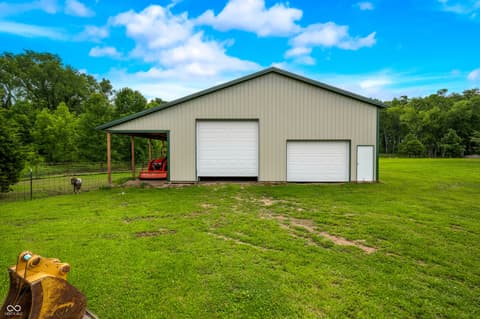 Barn — 15411 N State Road 9, Hope, IN