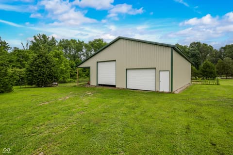Barn — 15411 N State Road 9, Hope, IN
