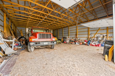 Barn — 15411 N State Road 9, Hope, IN
