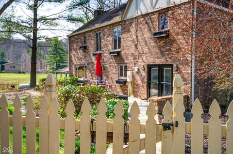 Photo of 995 E Skyline Drive, Brownstown, IN