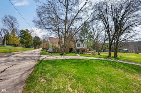 Photo of 995 E Skyline Drive, Brownstown, IN