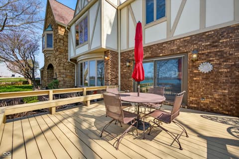 Outdoor living area at 995 E Skyline Drive, Brownstown, IN