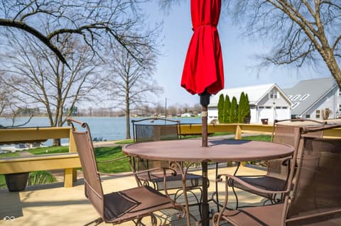 Outdoor living area at 995 E Skyline Drive, Brownstown, IN