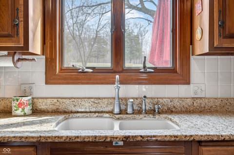 Photo of 995 E Skyline Drive, Brownstown, IN