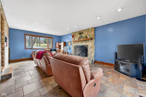 Photo of 995 E Skyline Drive, Brownstown, IN