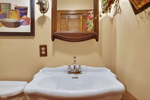 Photo of 995 E Skyline Drive, Brownstown, IN