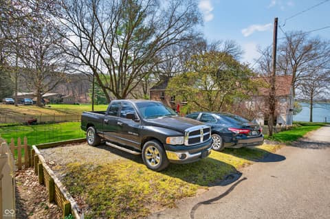 Photo of 995 E Skyline Drive, Brownstown, IN