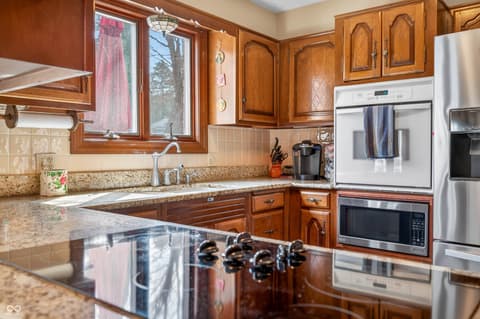 Photo of 995 E Skyline Drive, Brownstown, IN