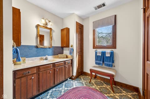 Photo of 995 E Skyline Drive, Brownstown, IN