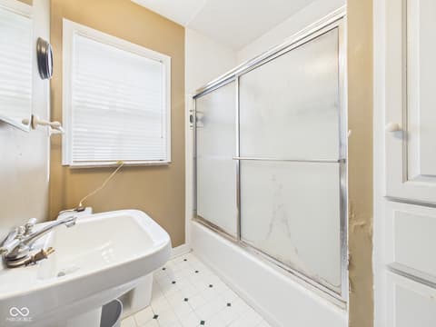 Photo of 1110 Greenway Drive, Anderson, IN