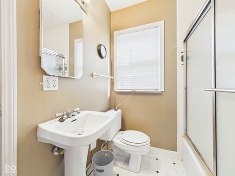 Photo of 1110 Greenway Drive, Anderson, IN