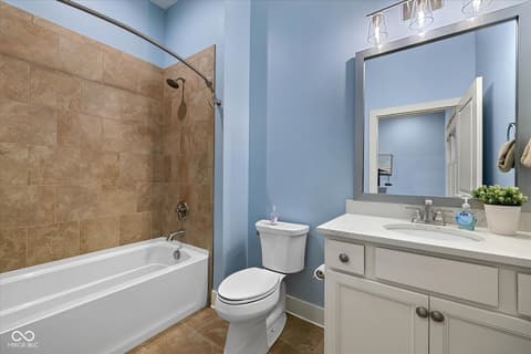 Photo of 14980 Oak Hollow Lane E, Carmel, IN