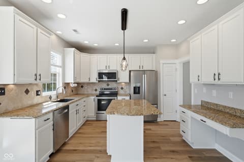 Photo of 6569 Hunters Ridge S, Zionsville, IN