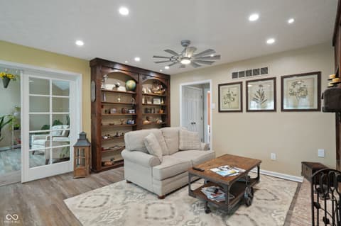 Photo of 9523 E Southport Road, Indianapolis, IN