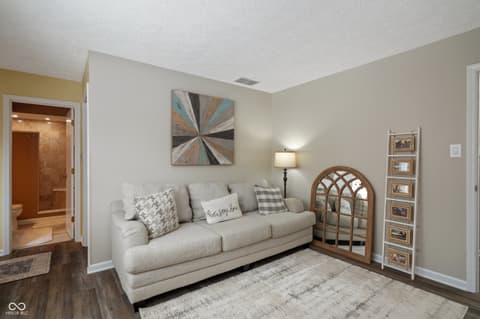 Photo of 9523 E Southport Road, Indianapolis, IN