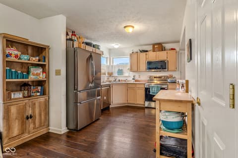 Kitchen at 665 Hummingbird Lane, Whiteland, IN