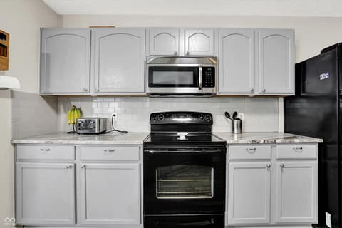 Photo of 5724 Grassy Bank Drive, Indianapolis, IN