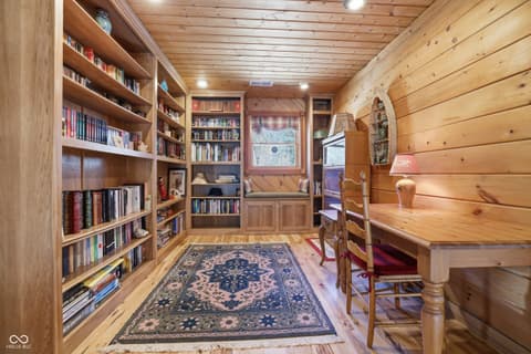 Loft — 2901 N Pierce Drive, Solsberry, IN