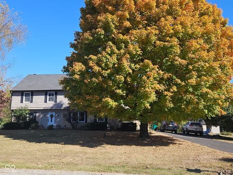Front exterior at 106 Bays Drive, Noblesville, IN
