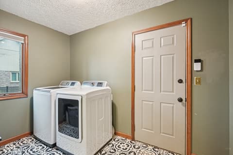 Laundry room at 649 Hamlet Drive, Avon, IN