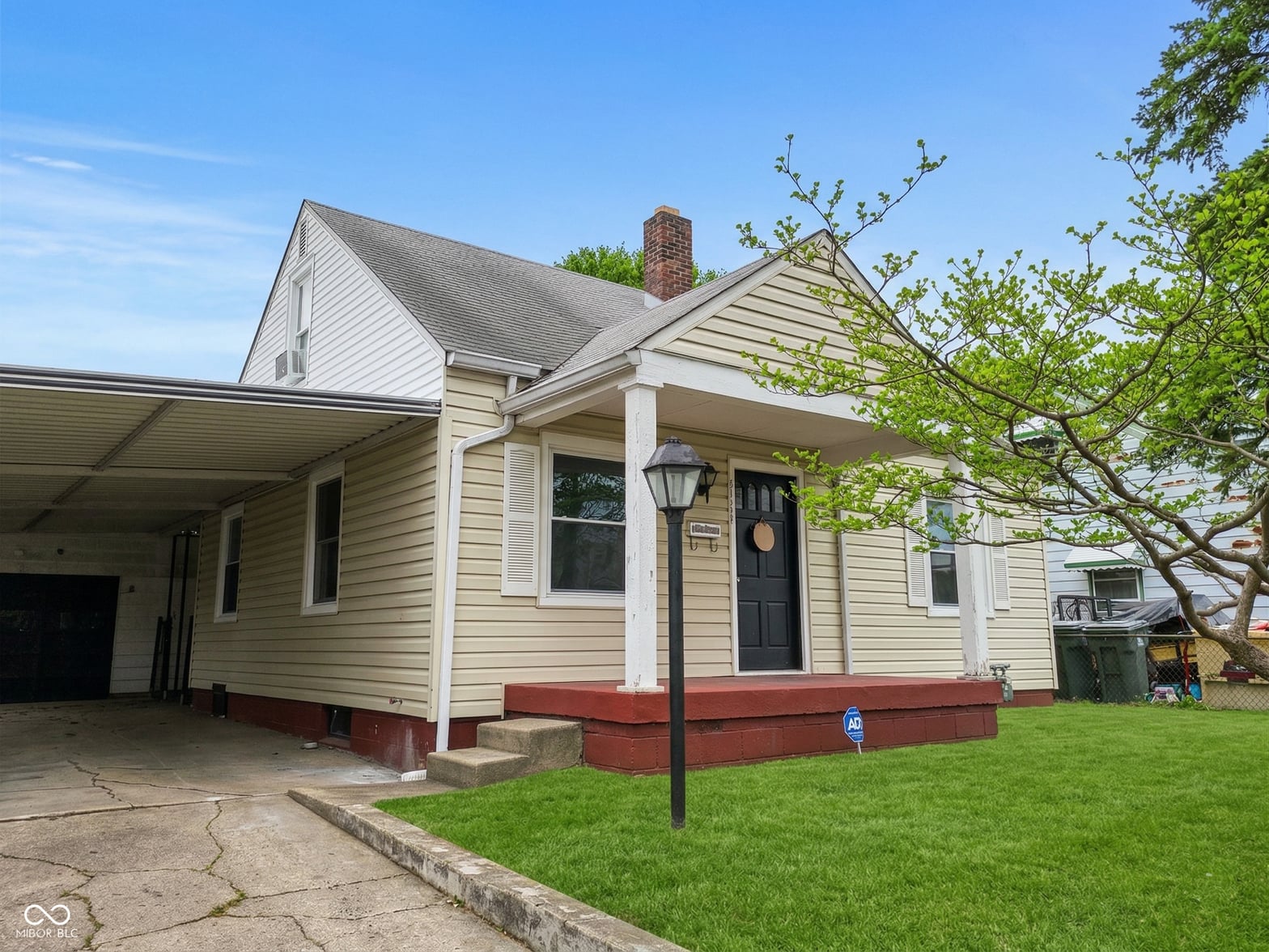 Front exterior at 2016 Glenridge Drive, Indianapolis, IN