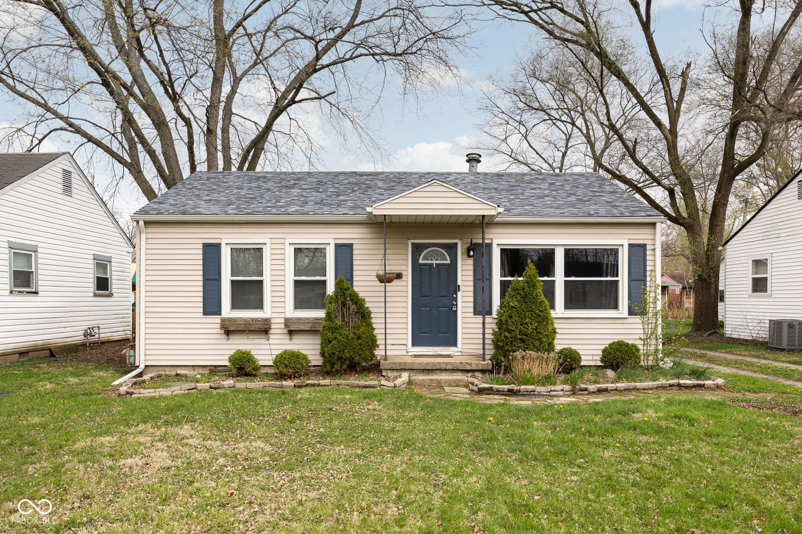Photo of 824 W Vinyard Street, Anderson, IN