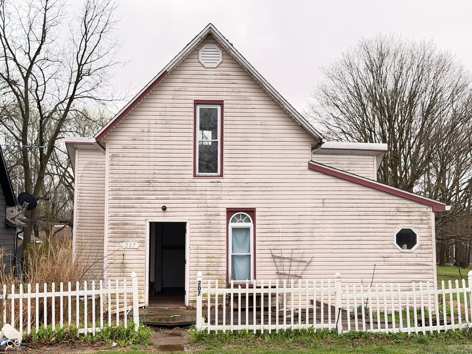 Photo of 207 W Union Street, Waynetown, IN